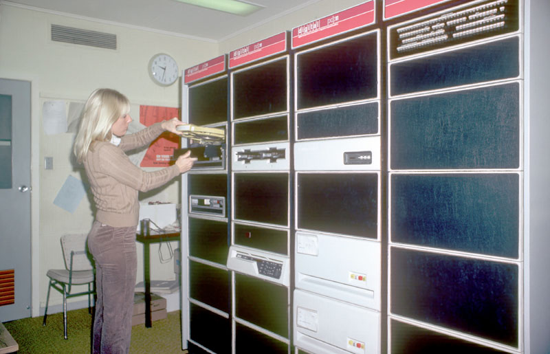 Maralyn Kenley loading RK05 Disk Pack